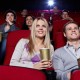 Ein Date im Kino hat vor allem für schüchterne Singles echte Vorteile.