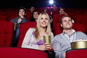 Ein Date im Kino hat vor allem für schüchterne Singles echte Vorteile. 